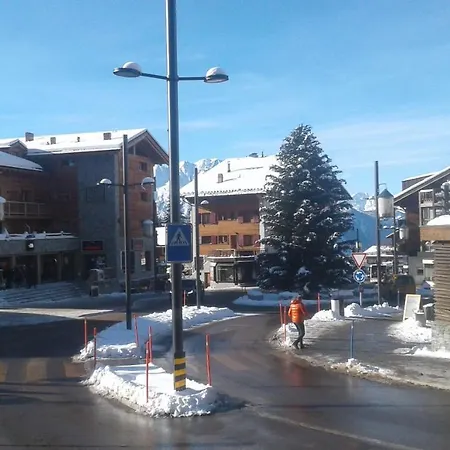 Small Apartment, Appartement *