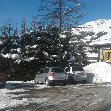 Small Apartment, וורבייה