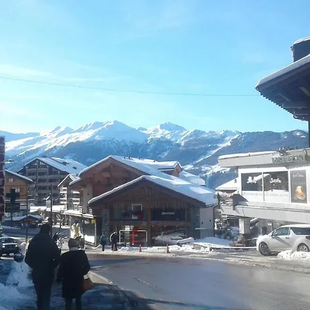 Small Apartment, Appartement *